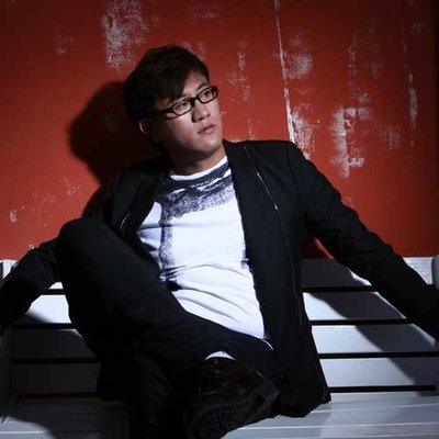 红玫瑰封面