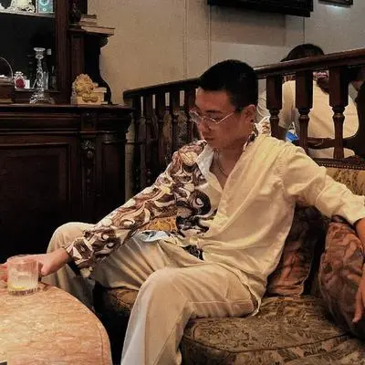 十九岁不想买酒醉 - 寸头理封面