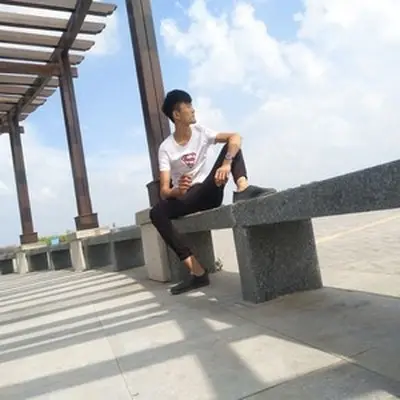 樱花树下的重逢封面