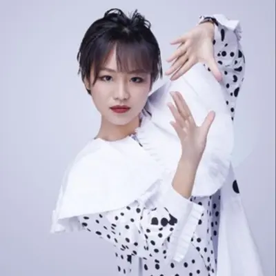 不愿一个人封面