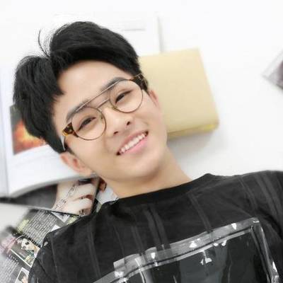 眼泪总在寂寞的时候不请自来封面