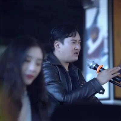 赤色忧伤封面