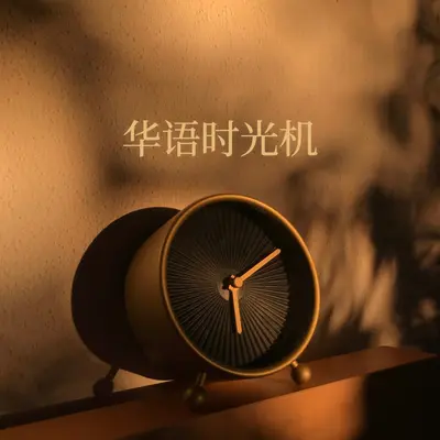 挥着翅膀的女孩封面