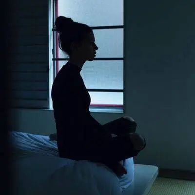 别丢下我-Please Stay封面
