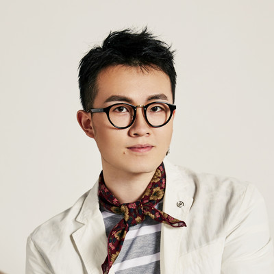 红尘共赴封面