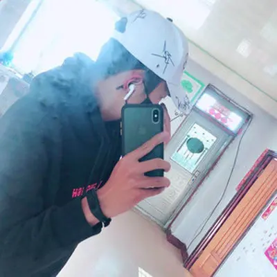 上了年纪的男人封面