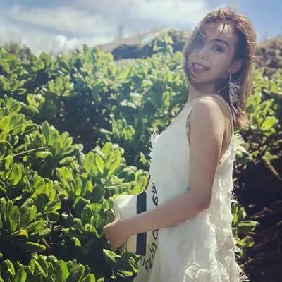 秋天不回来 (女声版伴奏)封面