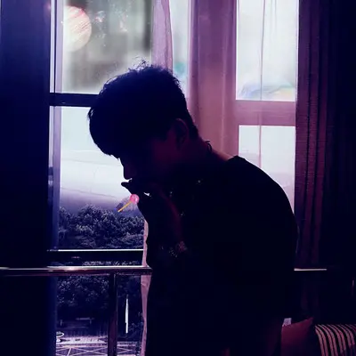 请你冲入我怀里(Into my arms)封面