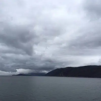 跨过山海，和你会流泪的眼睛封面