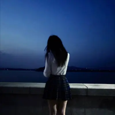 重逢在凌晨模糊的梦里封面