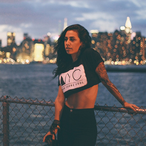 踩着节奏,走路带风